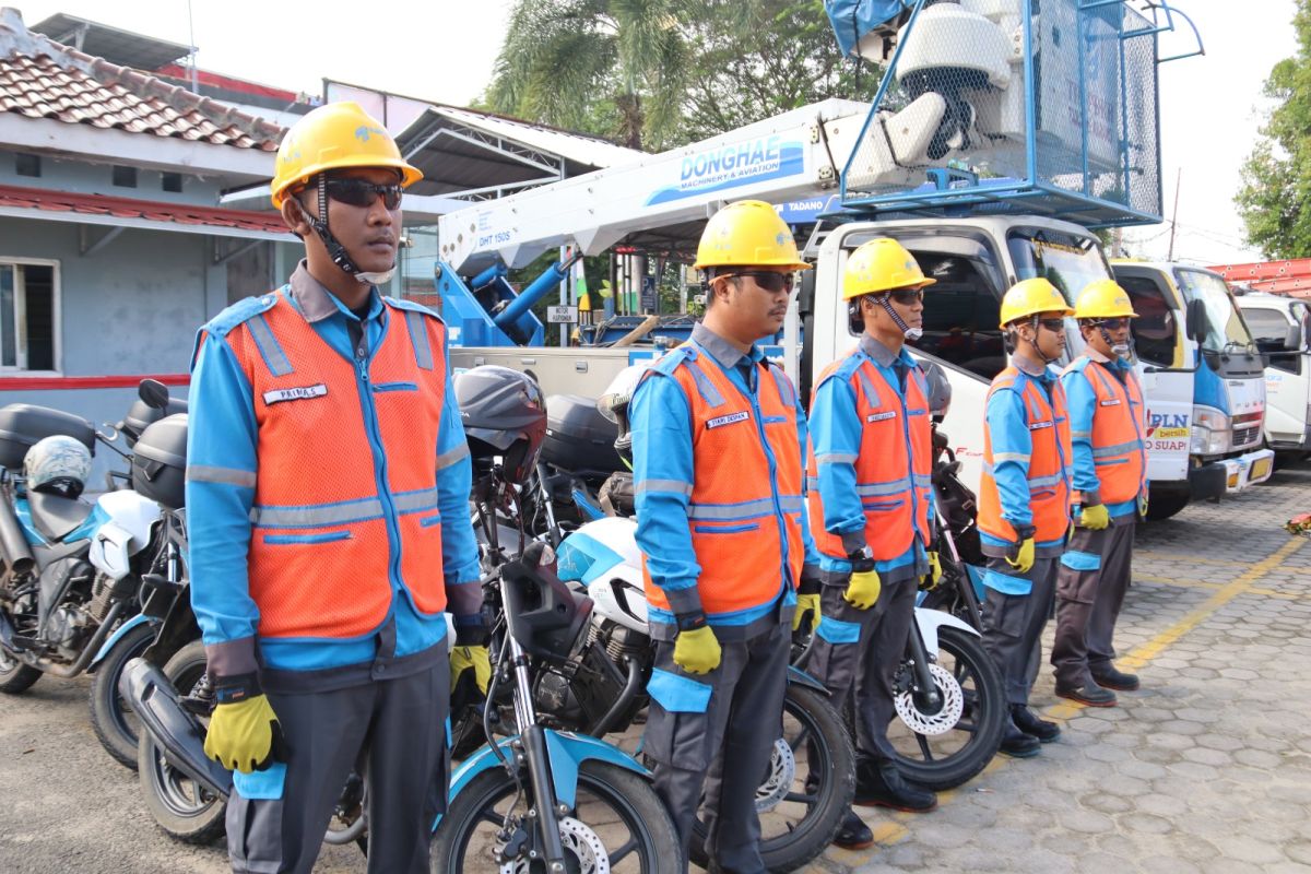 PLN Lampung siapkan 1.052 personel jaga pasokan listrik jelang Idul Adha