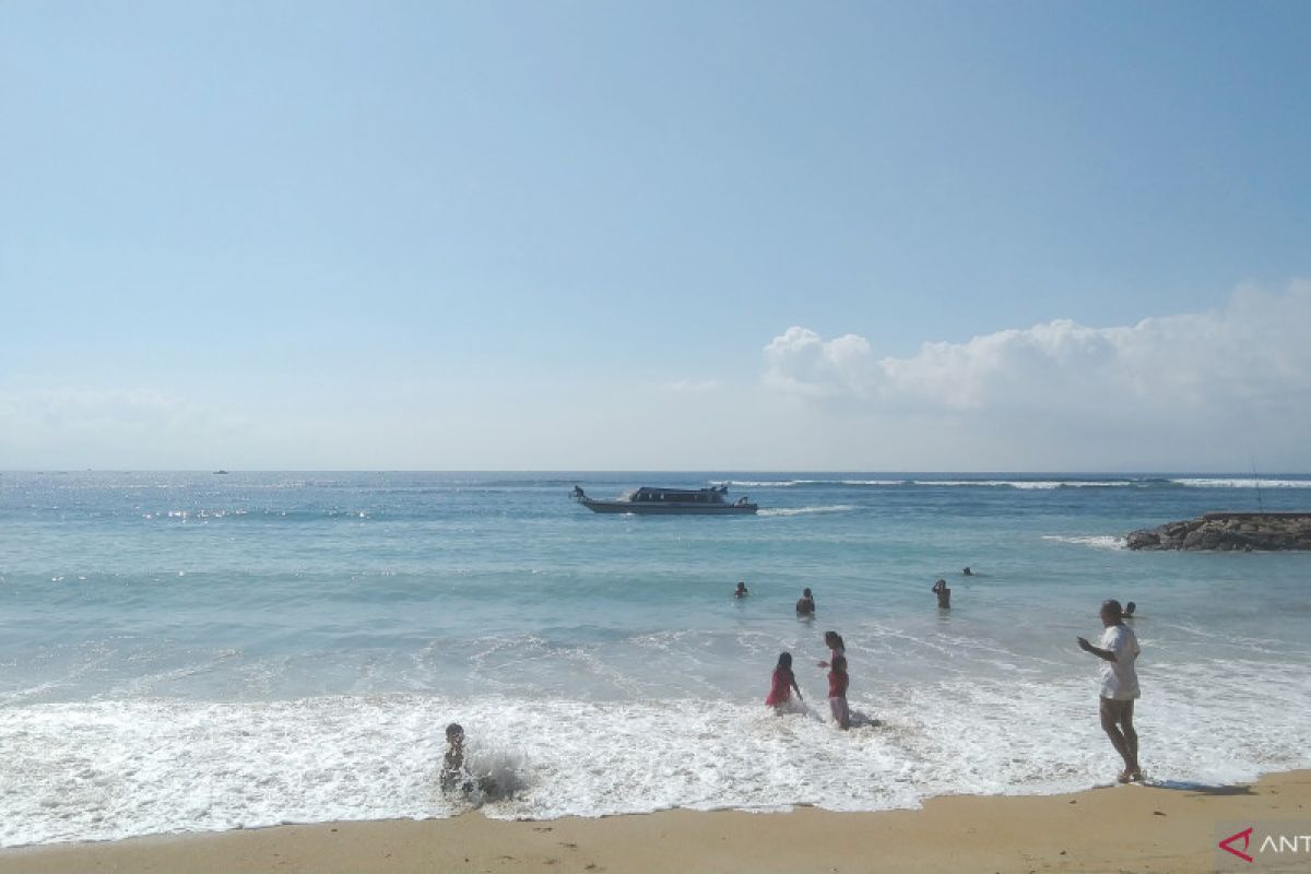 Waspadai angin kencang dan gelombang tinggi 6 meter di perairan Bali