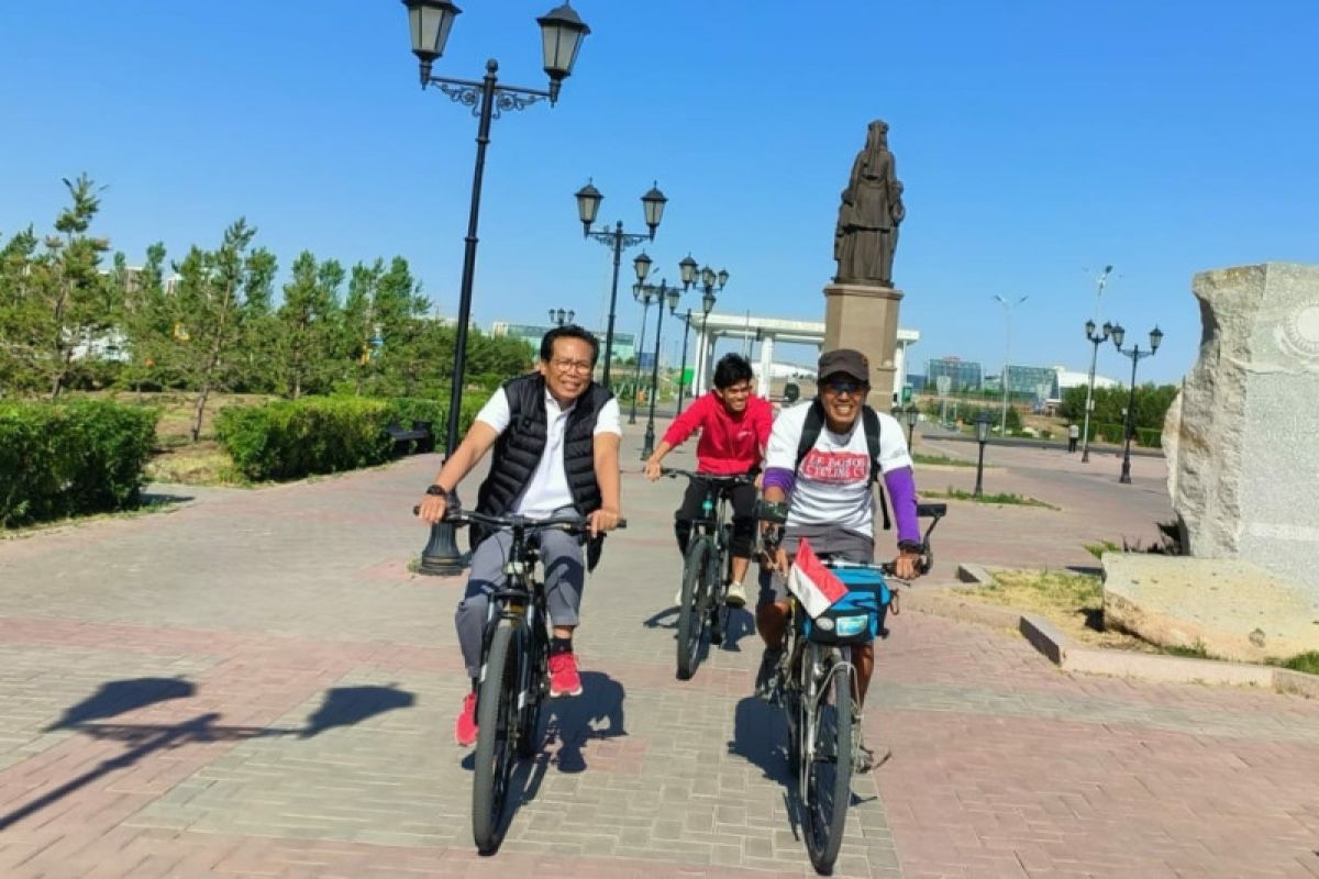 Paimo, pesepeda Indonesia keliling dunia sudah sampai di Kazakhstan