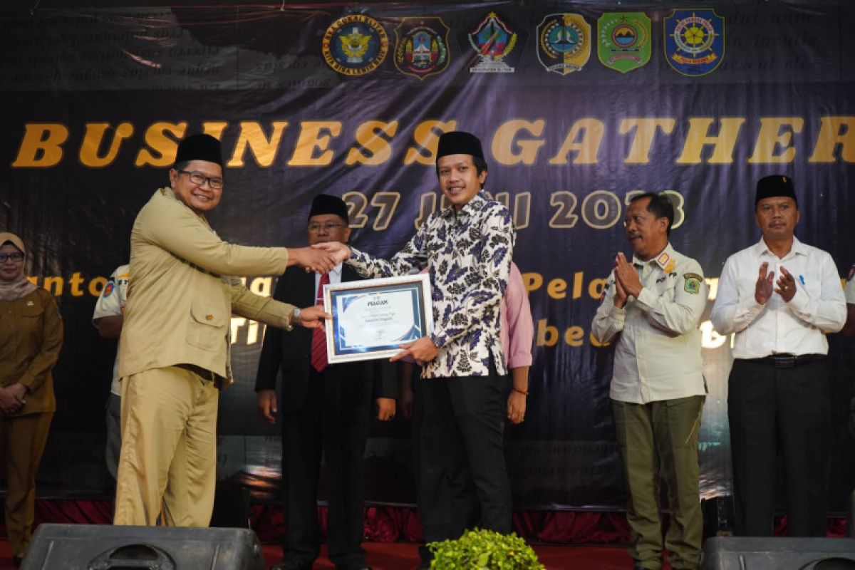 Pemkab Trenggalek terima penghargaan "Custom Award 2023"