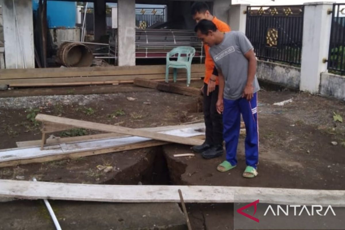 BPBD Pagaralam: Keretakan tanah di Dempo Utara tidak berbahaya