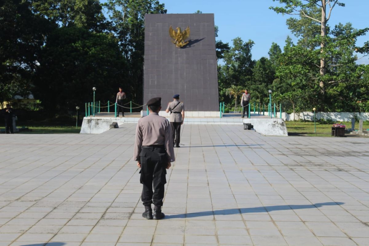 Kapolda Sultra ziarah ke TMP Watubangga sampaikan penghormatan kepada pahlawan