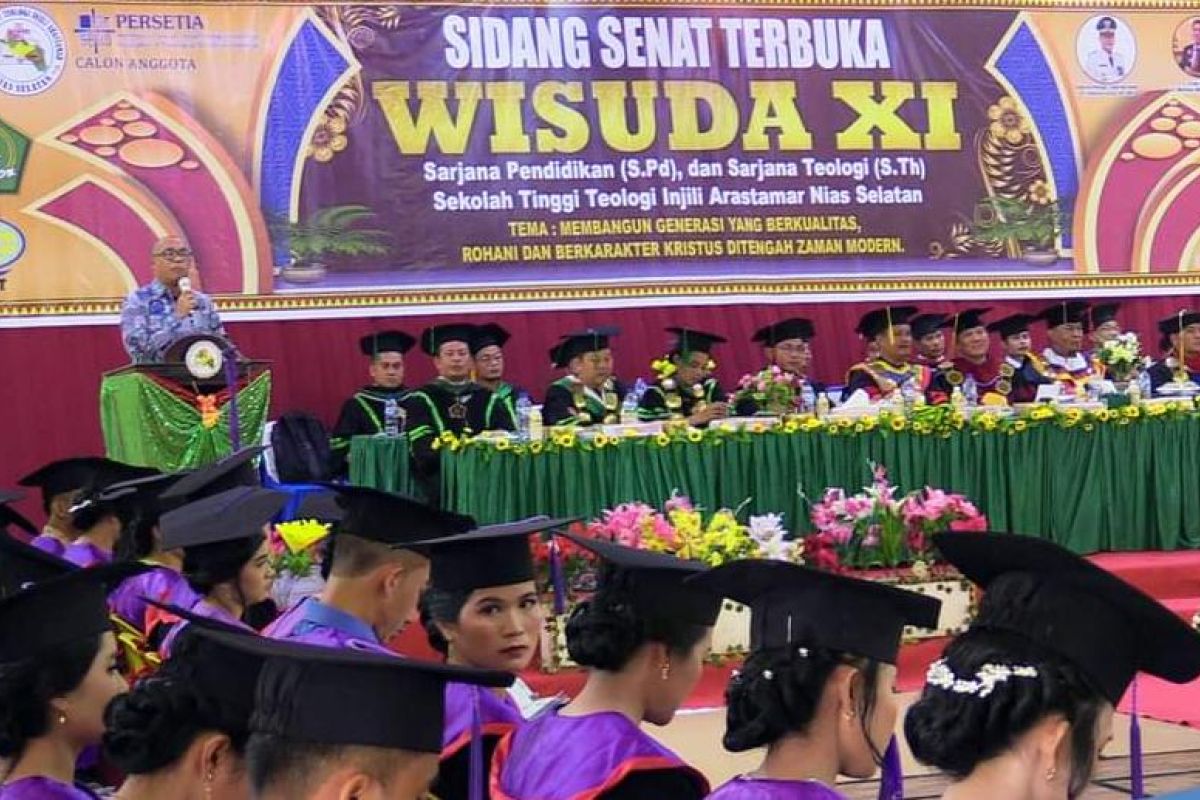 Sekda Ikhtiar Duha hadiri Wisuda Setia Nias Selatan