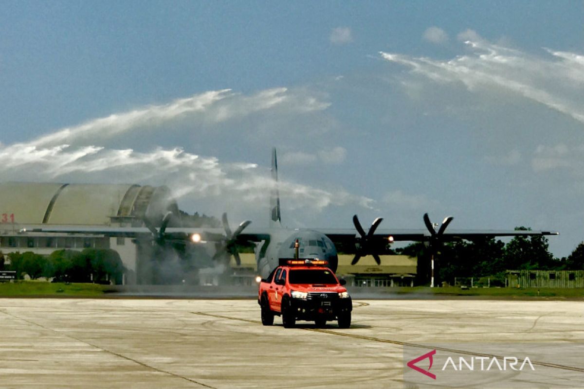 Pesawat baru TNI AU tpe C-130J Super Hercules kedua tiba di Halim Perdanakusuma