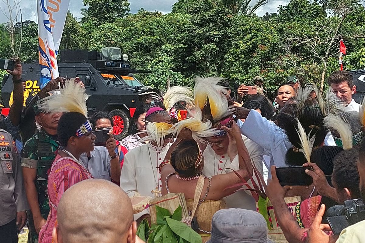 Duta Besar Vatikan berkunjung ke kampung Ayawasi Kabupaten Maybrat