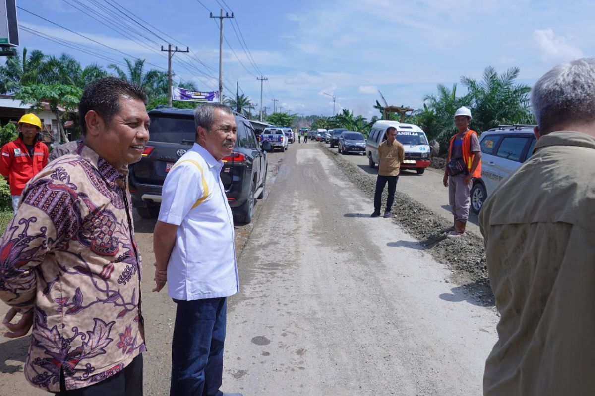 Gubernur Provnsi Riau tinjau progres proyek jalan Kampar-Rohul