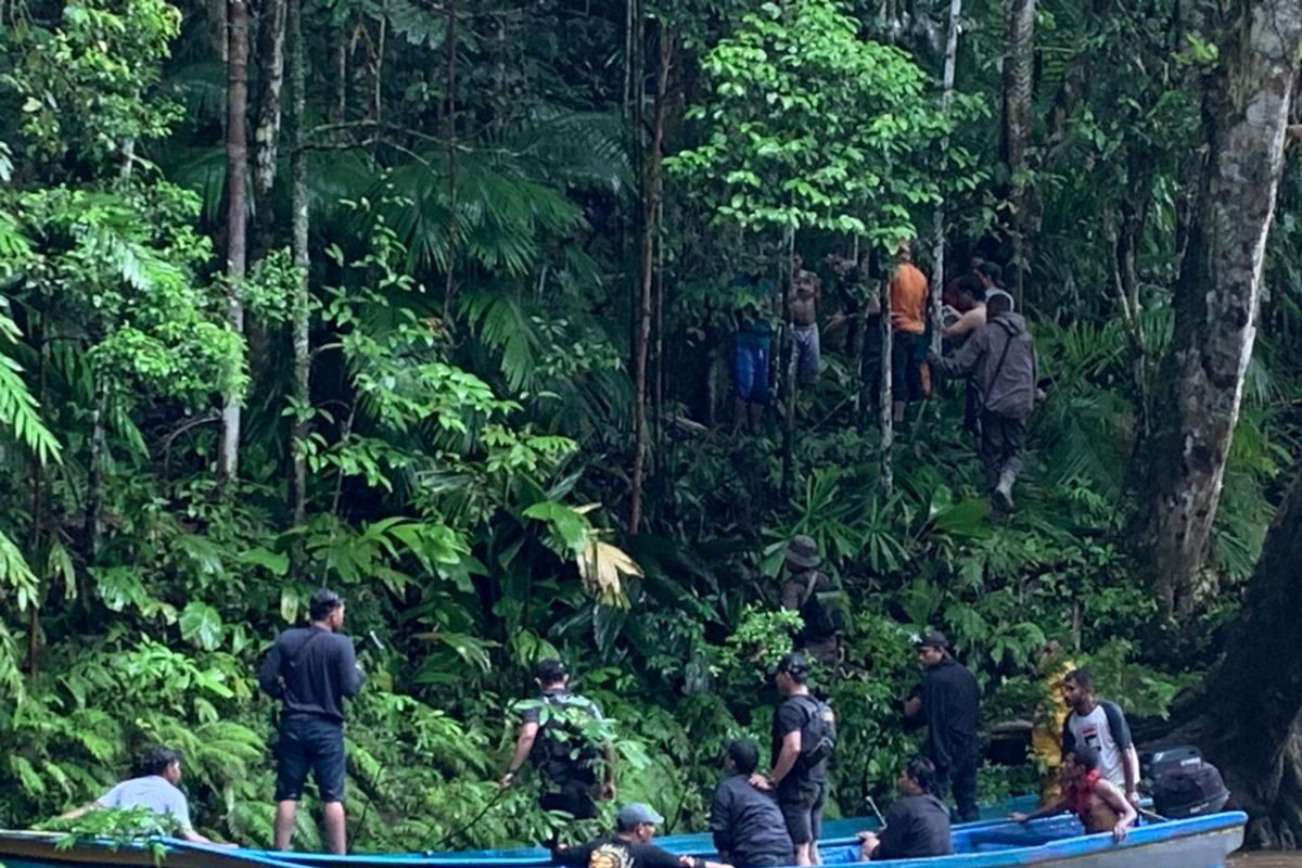 Aparat  gabungan sisir hutan Halmahera terkait pemanahan oleh OTK