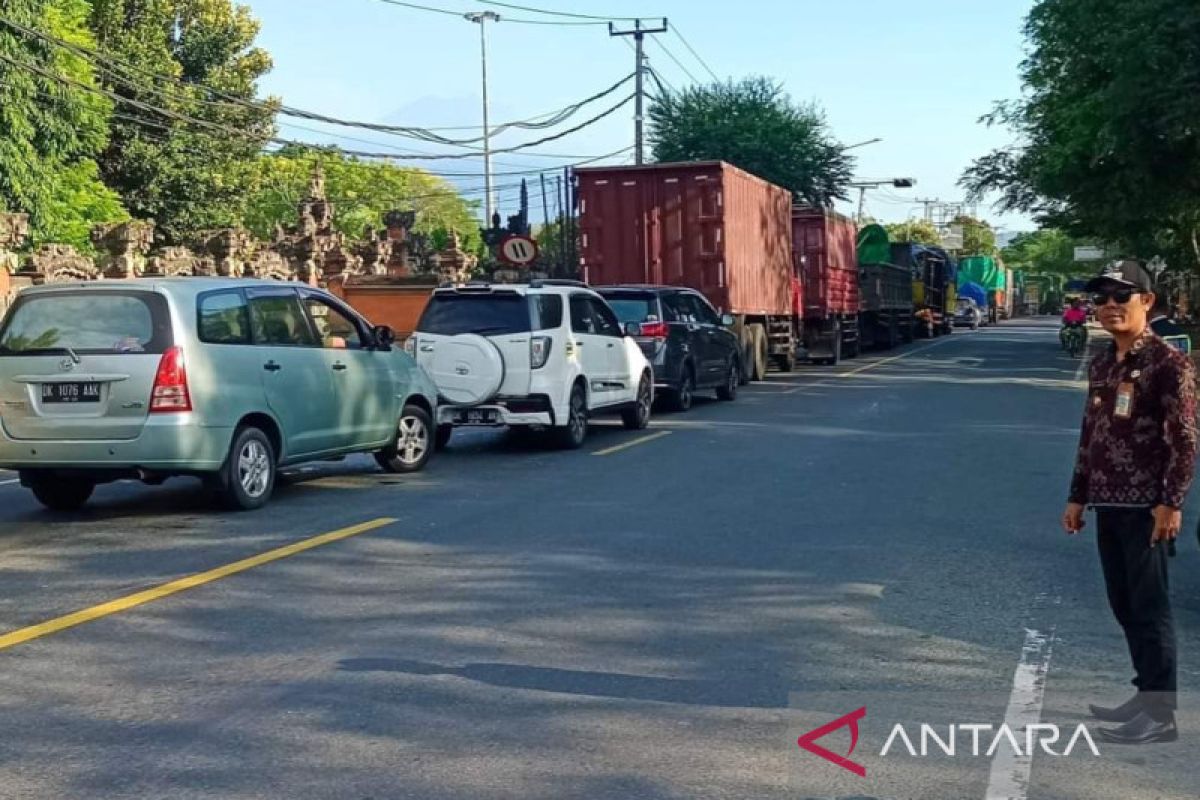 Polres Jembrana atasi antrean Pelabuhan Gilimanuk lewat kantong parkir