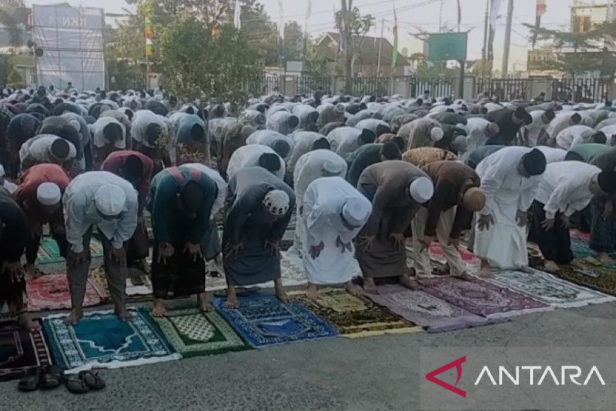 Ribuan jemaah Muhammadiyah memadati lokasi salat Idul Adha di NTB