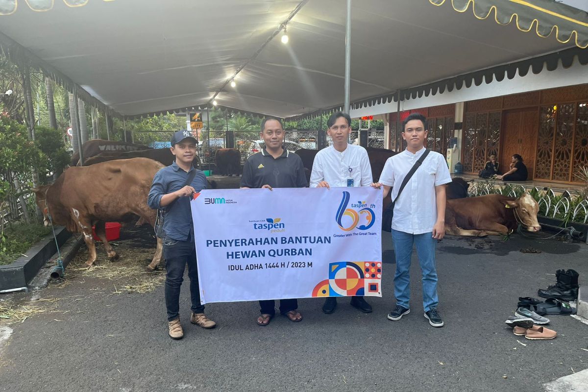 Taspen serahkan hewan kurban ke Pemkot Surabaya