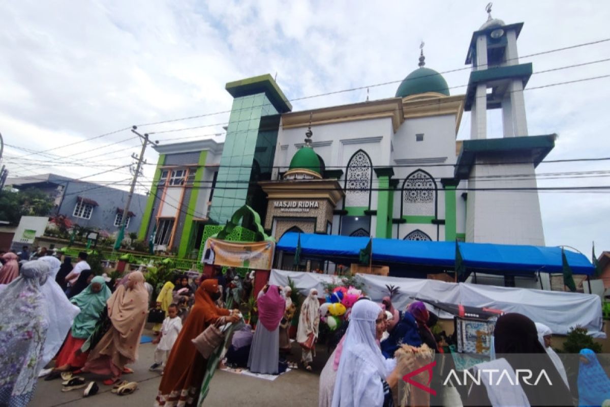 Warga Makassar padati sejumlah masjid untuk Shalat Idul Adha