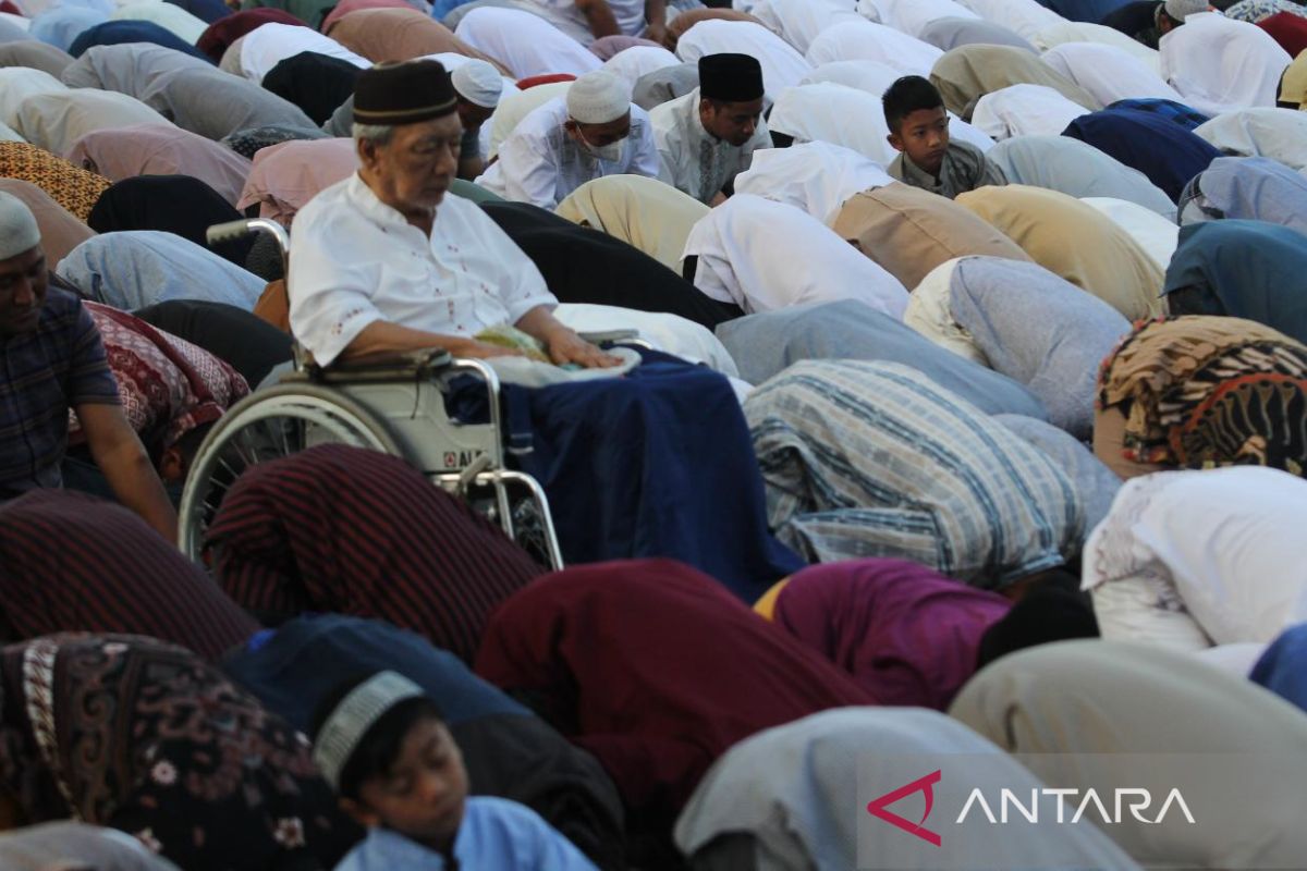 Warga Muhammadiyah padati Jalan Pahlawan laksanakan Shalat Idul Adha