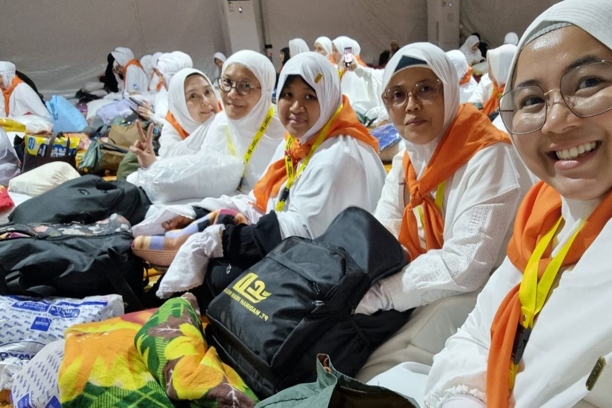 Jamaah "furoda" Madinah Iman Wisata laksanakan wukuf di Arafah