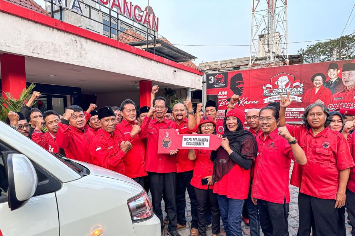 PDIP Surabaya perluas pelayanan rakyat  tambah unit ambulans