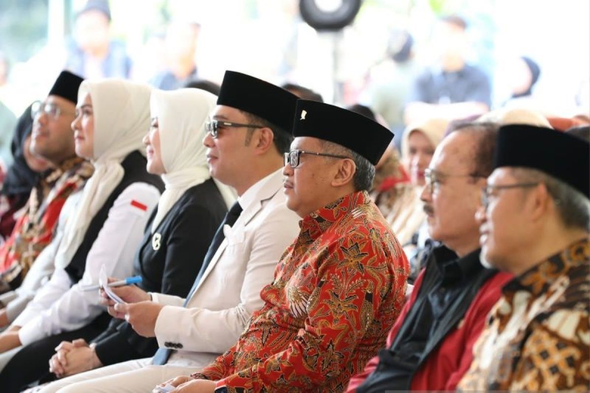 Sekjen PDIP Hasto Kristiyanto siratkan kehadiran bacawapres Ganjar di hadapan Ridwan Kamil