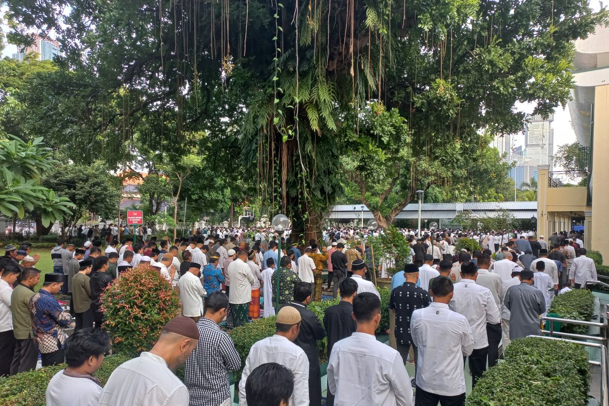 Ribuan Umat Muslim lakukan shalat Idul Adha di Masjid Agung Sunda Kelapa