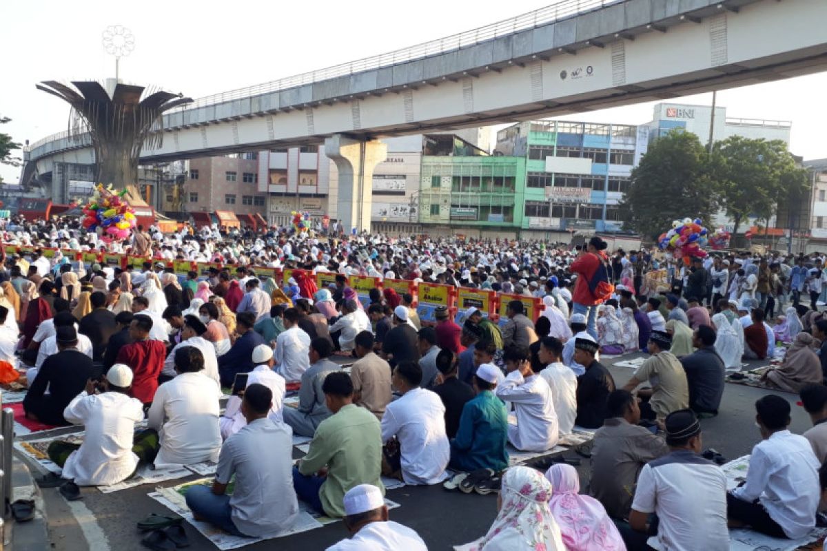 Ribuan umat Islam shalat Idul Adha di Masjid Agung Palembang