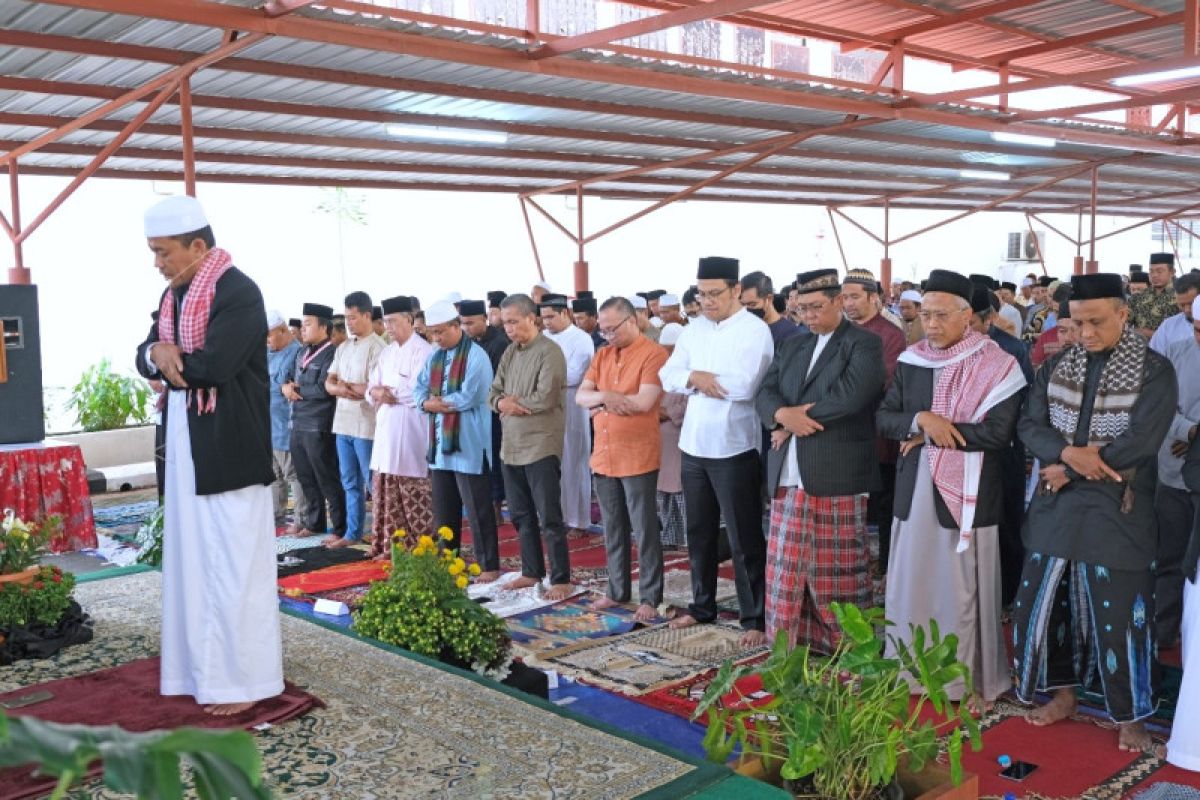 Ribuan warga Indonesia di Brunei shalat Idul Adha di KBRI