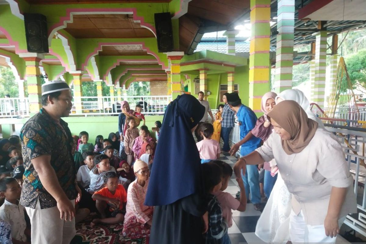 Owner lokasi wisata Rania Hot Spring Palas rayakan Idul Adha bersama anak yatim