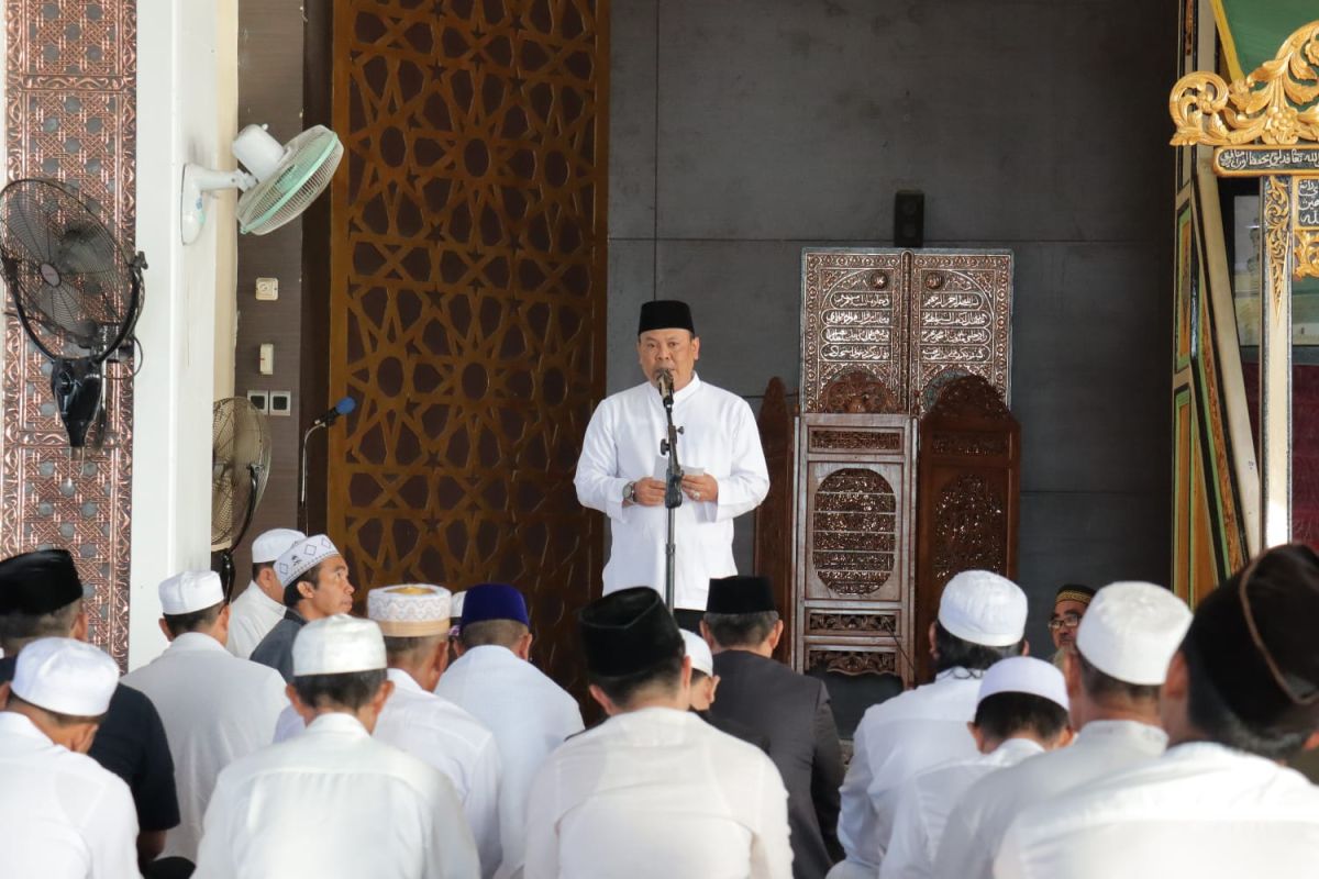 Pejabat Batola Shalat Id di Masjid Agung Al-Anwar