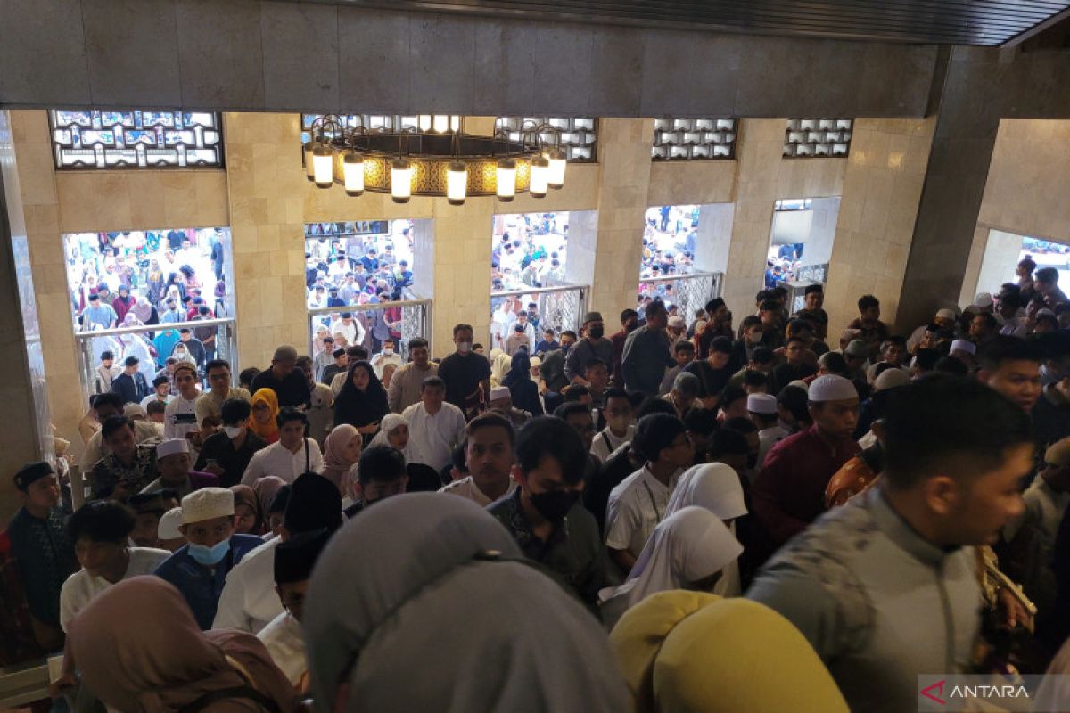 Ratusan ribu warga tunaikan Shalat Idul Adha di Masjid Istiqlal