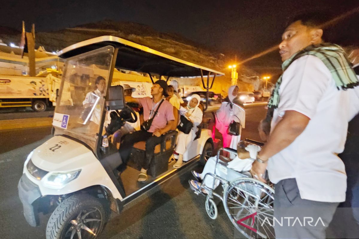 Layanan mobil golf di Mina layani jamaah haji Indonesia