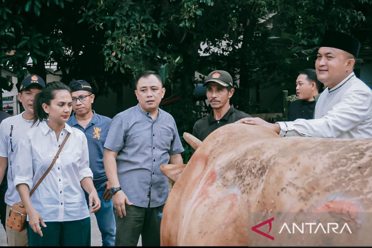 Ketua DPRD Bogor salurkan hewan kurban Prabowo Subianto