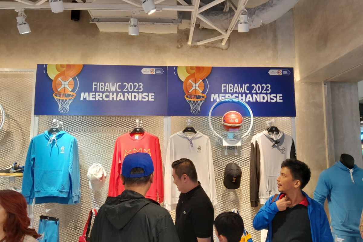 Merchandise resmi FIBA World Cup 2023 mulai dijual di Hoops Indonesia