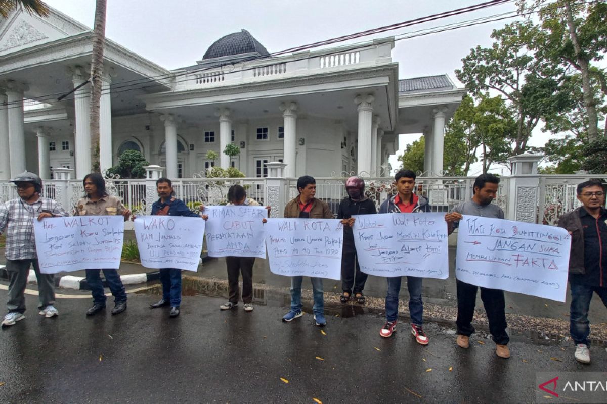 Wartawan Bukittinggi Agam nyatakan sikap tolak pembatasan kerja jurnalis