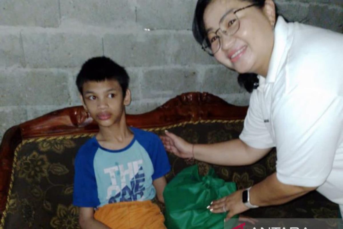 DPRD Gorontalo Utara salurkan bantuan ke penyangang disabilitas usia sekolah