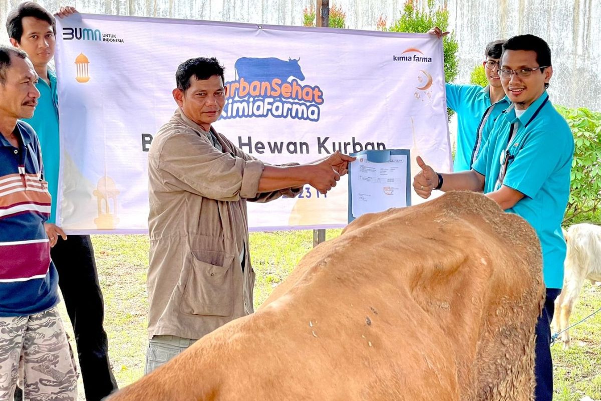 Kimia Farma distributes 12 cows, 10 goats during Eid al-Adha