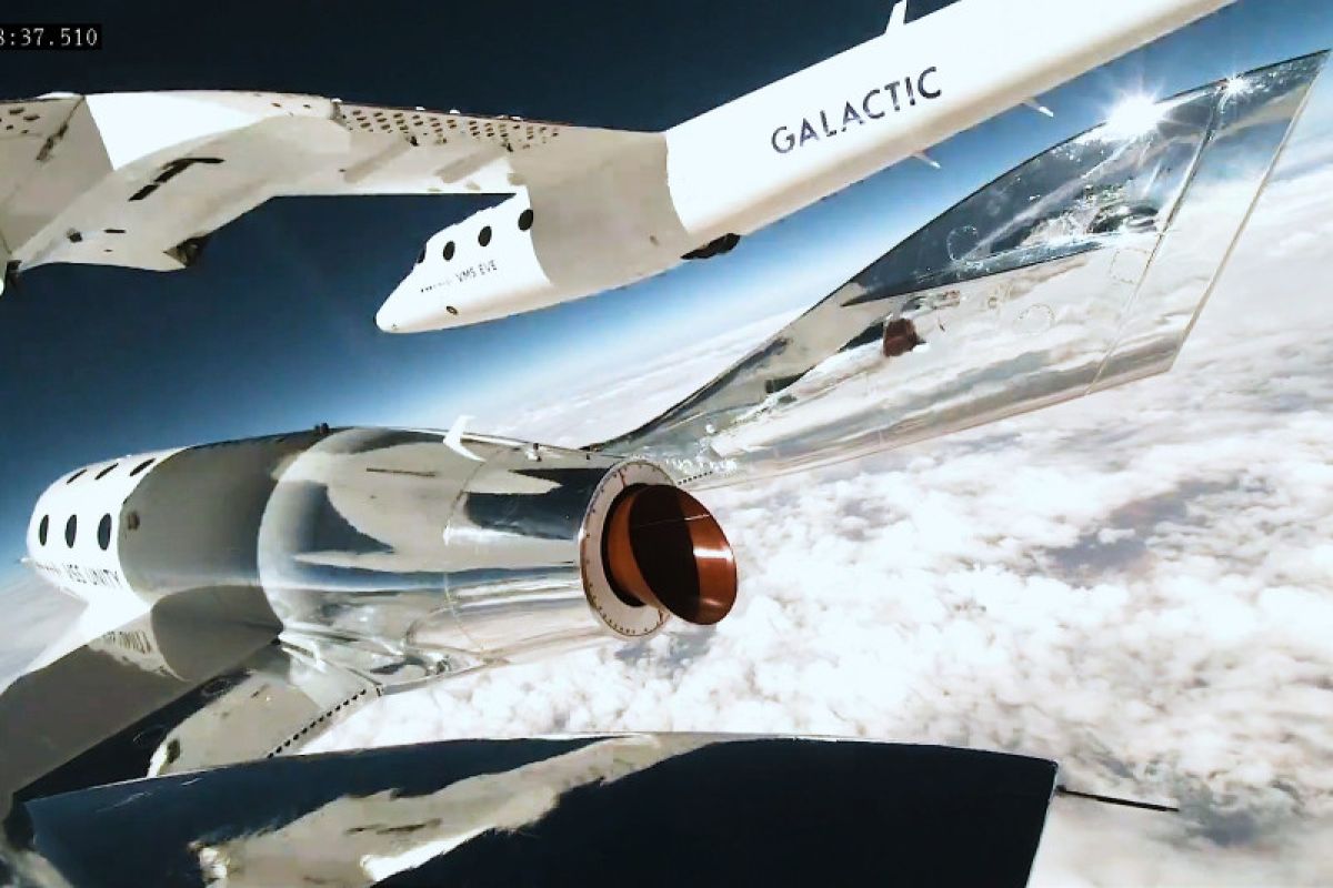 Virgin Galactic rampungkan misi luar angkasa komersial perdananya