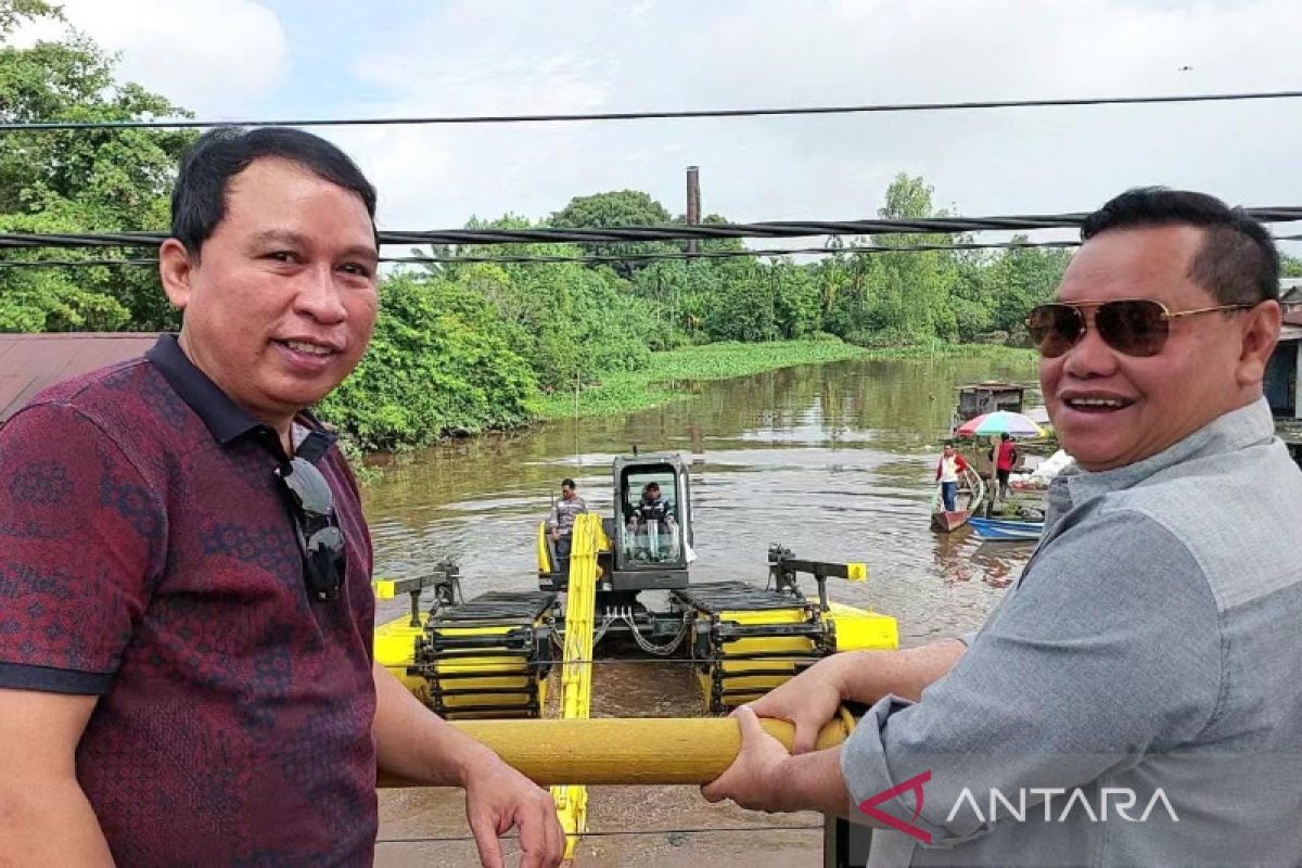 Pemkab Kotim beli ekskavator amfibi seharga Rp5,3 miliar tangani banjir