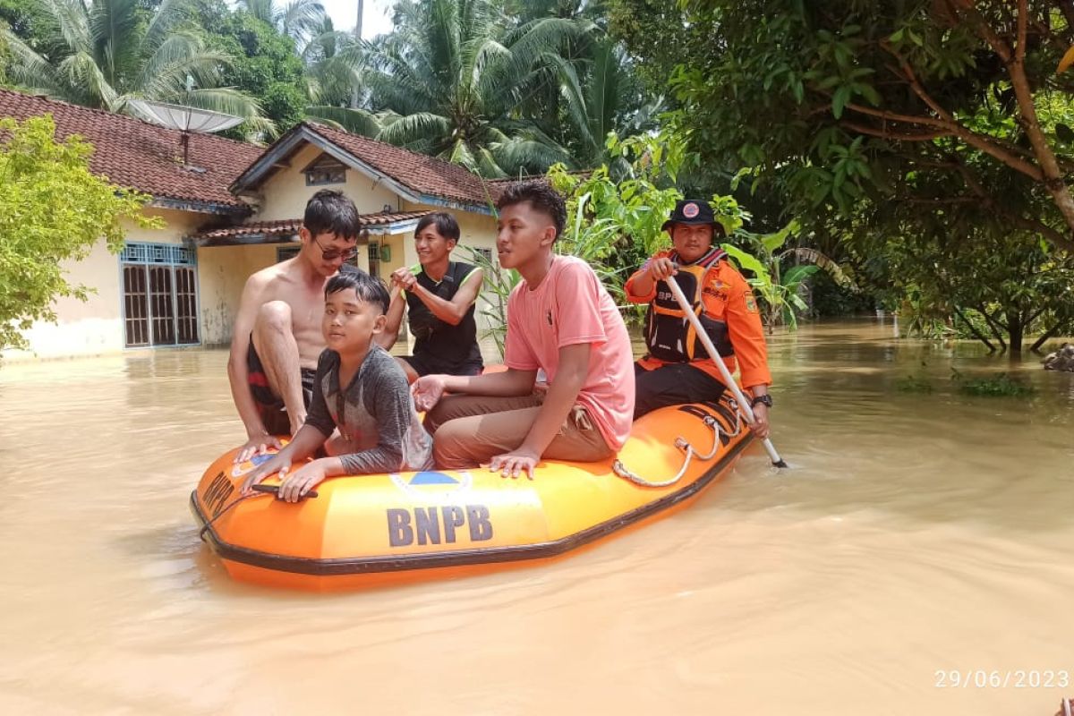 BNPB sebut 5.008 warga terdampak banjir di TanggamusLampung