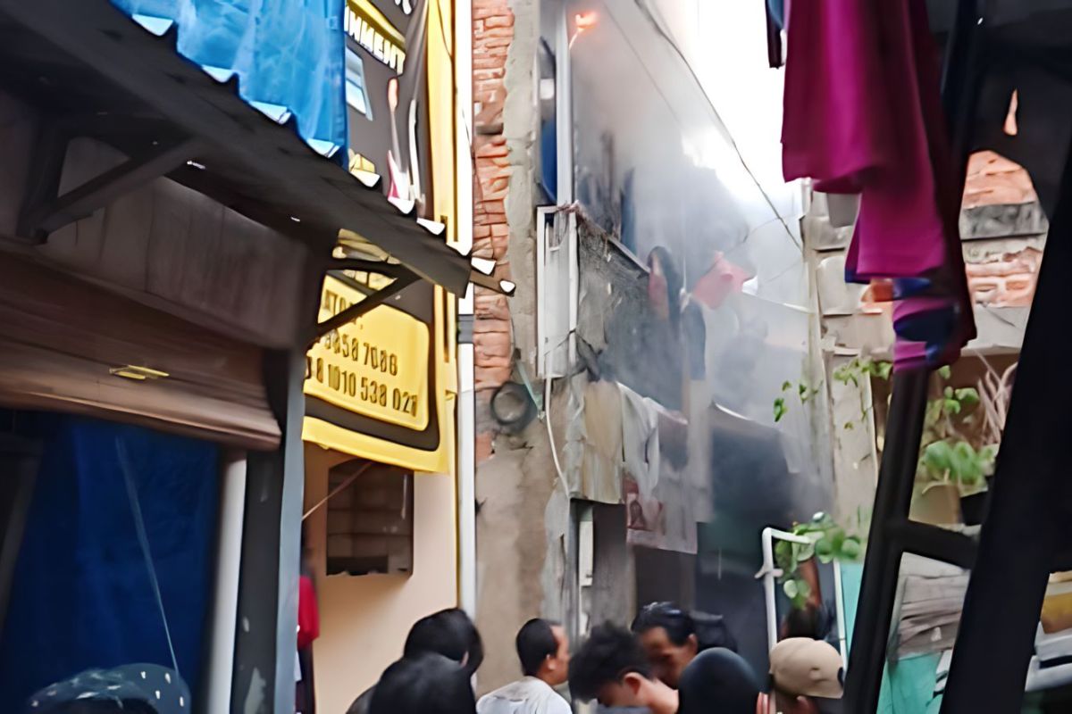 Kebakaran rumah terjadi di Jakarta pada Jumat sore