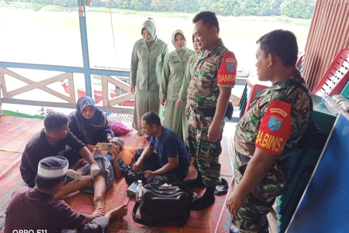 TNI gelar sunatan massal di Sentabai wilayah pelosok Kalbar