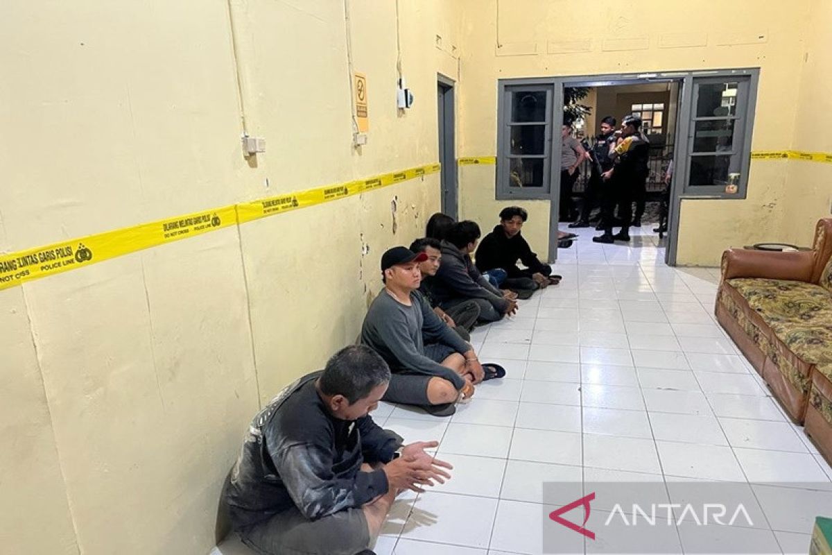 Polisi tangkap tujuh pemuda pesta miras di Solo