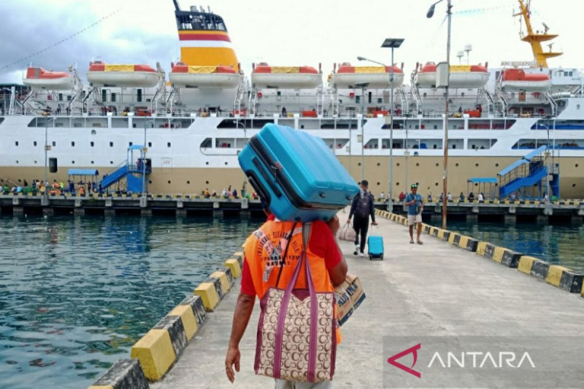 KSOP Baubau sebut arus penumpang Idul Adha di Pelabuhan Murhum normal