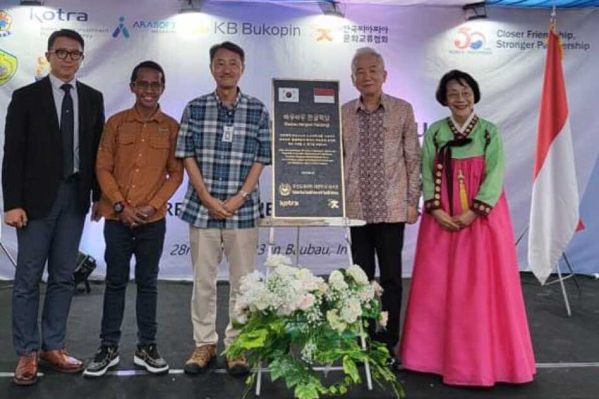 Kedubes Korsel berikan papan nama untuk Akademi Hangeul Baubau Sultra