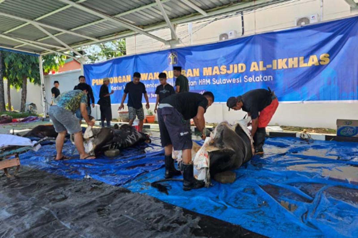 Kemenkumham Sulsel sembelih 14 ekor hewan kurban