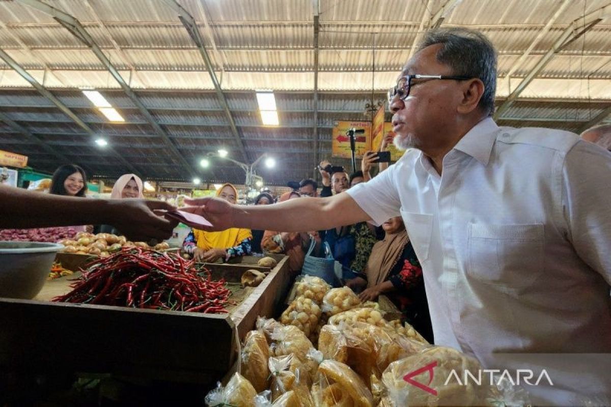 Panwaslu pantau kunjungan Menteri Perdagangan Zulkifli Hasan di Pasar Bandarjo