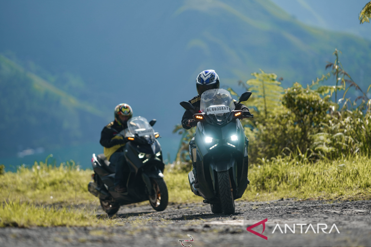 Ini cara berkendara dengan motor matik saat lewati tanjakan dan turunan