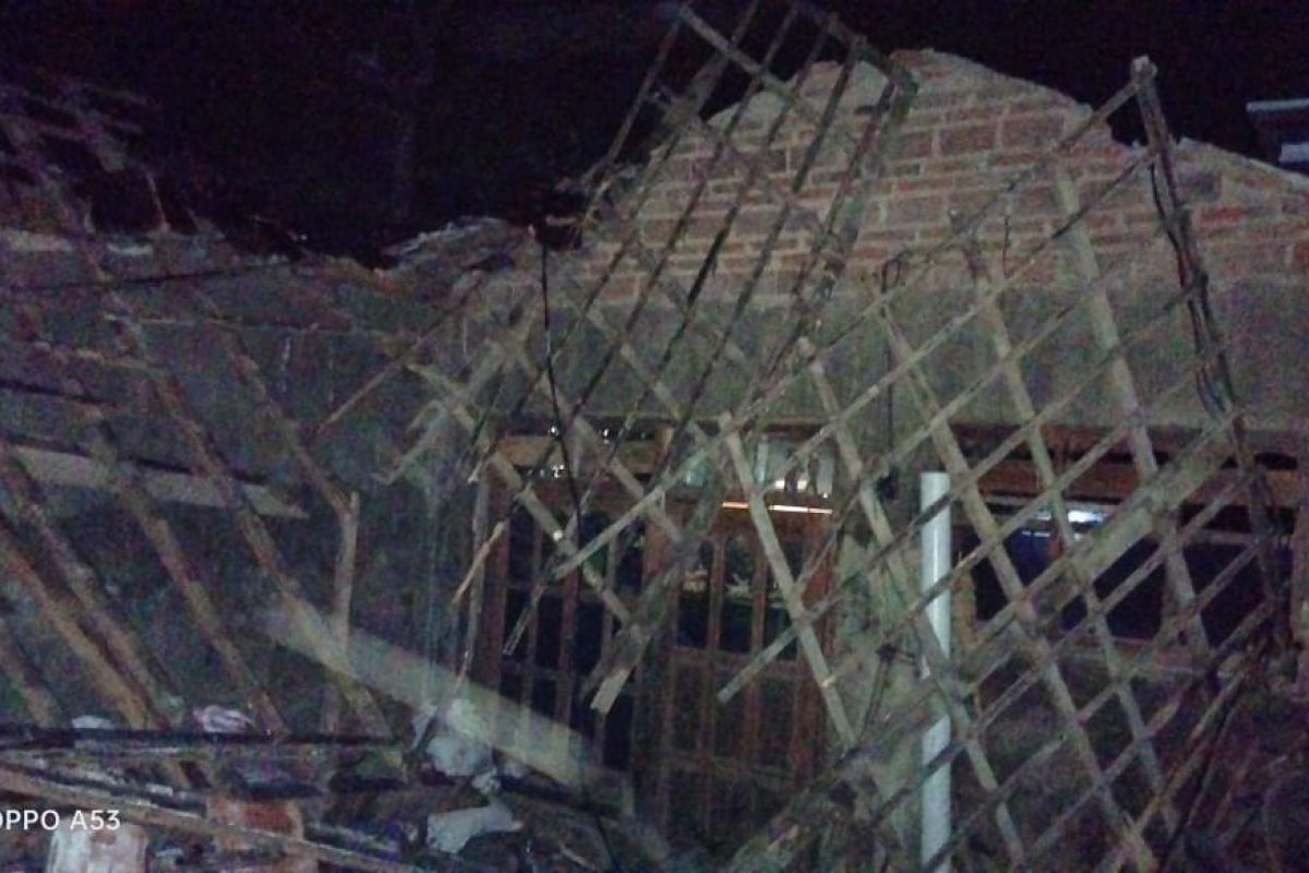 Rumah dan mushala di Trenggalek rusak terdampak gempa