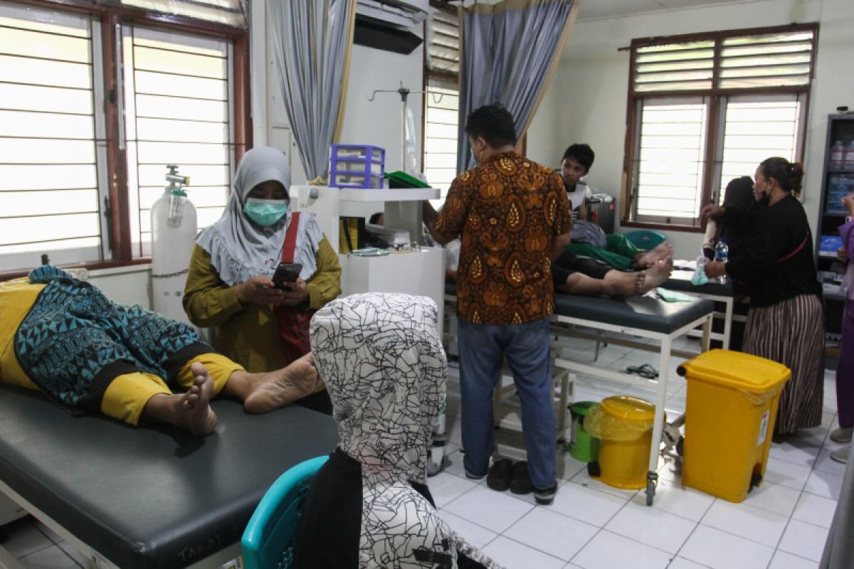 Dinkes Surabaya tangani korban keracunan massal usai makan daging kurban