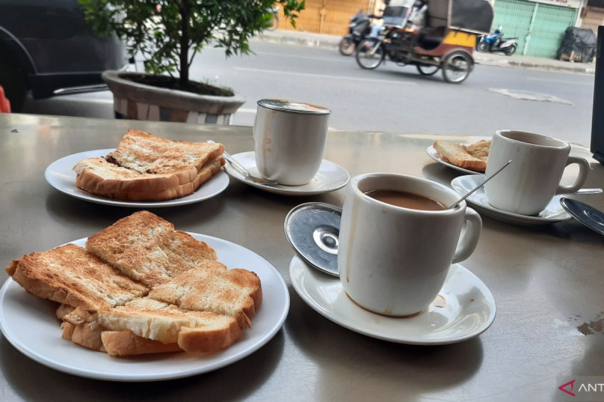 Melancong di Kota Medan, icip kopi susu khas hingga wisata masa lalu