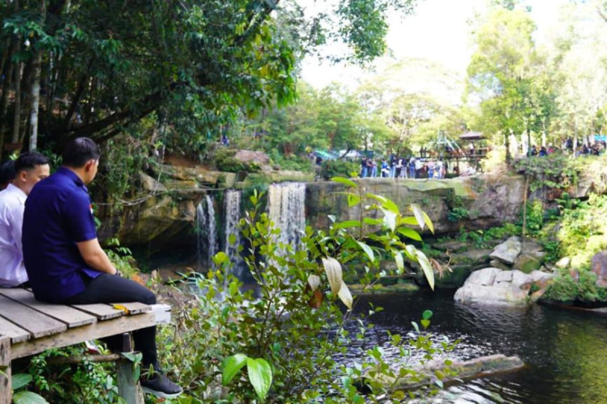 Objek wisata Air Terjun Medang Pulang Kapuas Hulu dipadati pengunjung
