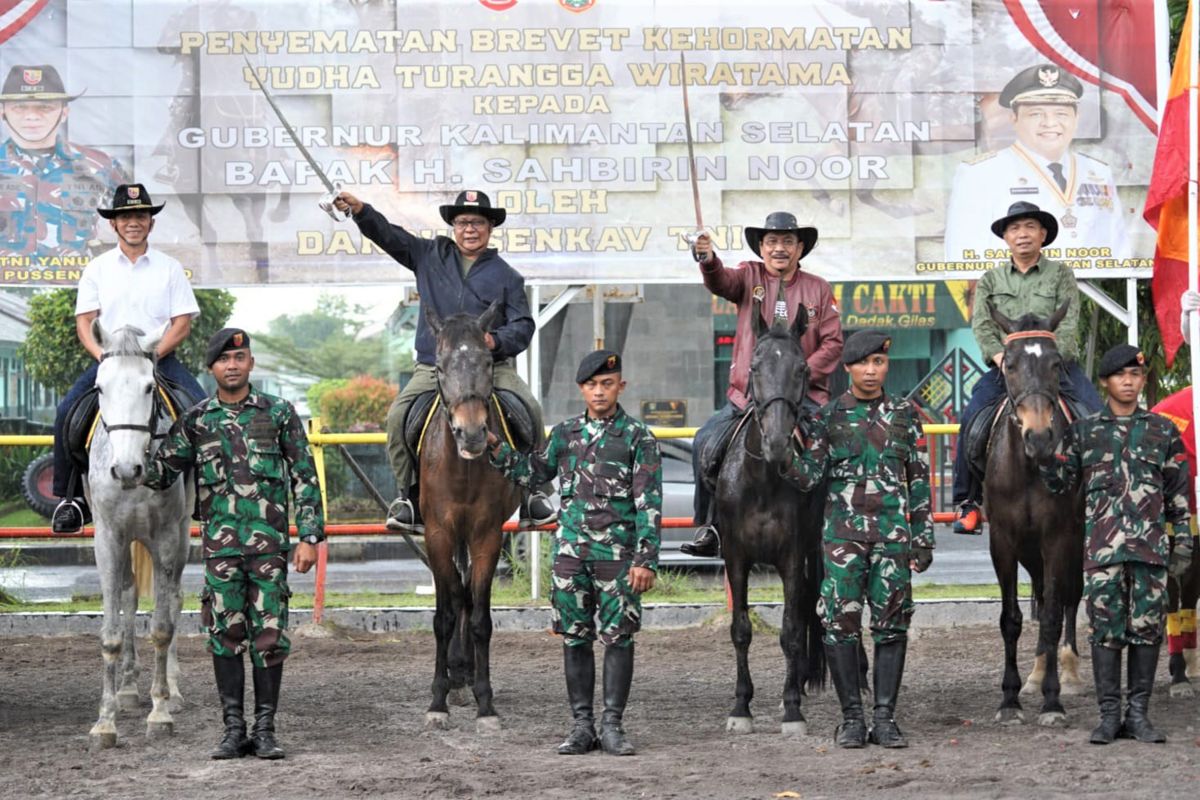 Gubernur Kalsel terima Brevet Kehormatan Berkuda Yudha Turangga Wiratama
