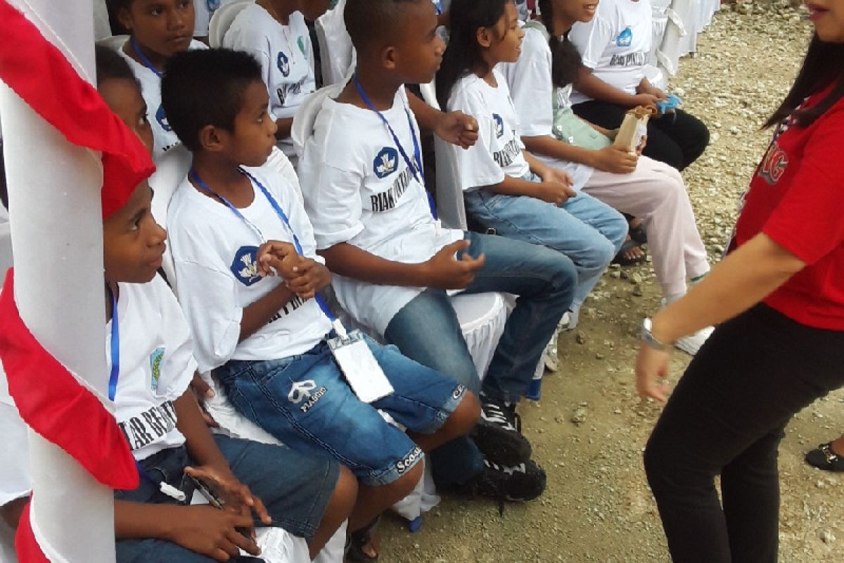 10 siswa Biak pintar berhitung cepat Gasing bertemu Presiden Joko Widodo