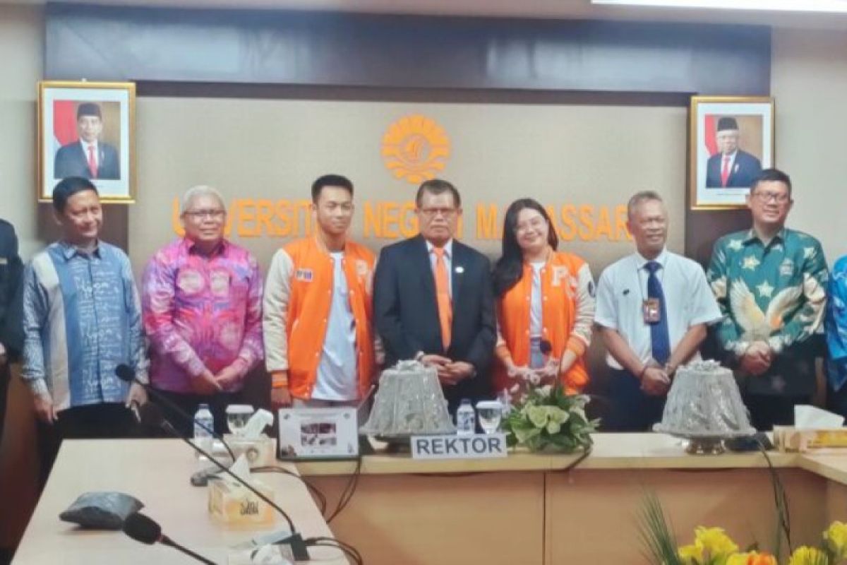 Paduan Suara Mahasiswa Pinisi Choir UNM raih dua medali emas di Singapura