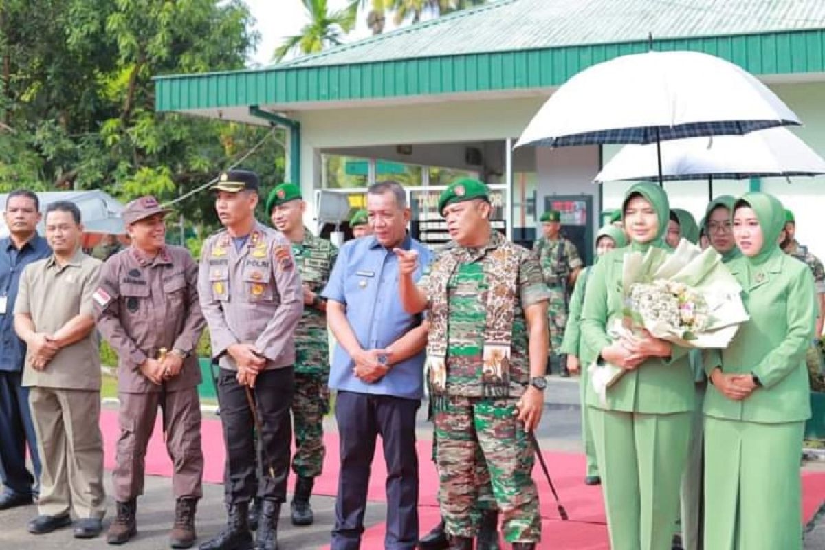 Bupati Rusma Yul Anwar sambut Danrem 032 Wirabraja saat kunjungan kerja ke Pesisir Selatan